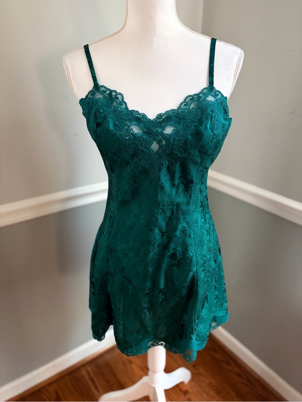 Vintage Victoria’s Secret Emerald Green Satin Lace Chemise Slip Dress M Babydoll